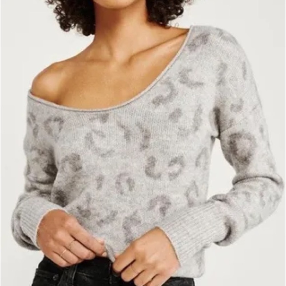 Abercrombie & Fitch Gray Scoopneck Sweater in Oatmeal Leopard